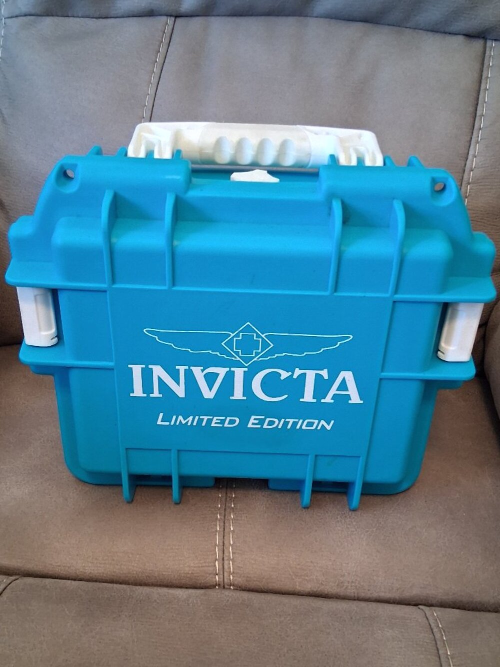 Invicta 3‑Slot Limited Edition Impact Dive Watch Case – Blue Hard-Shell Box